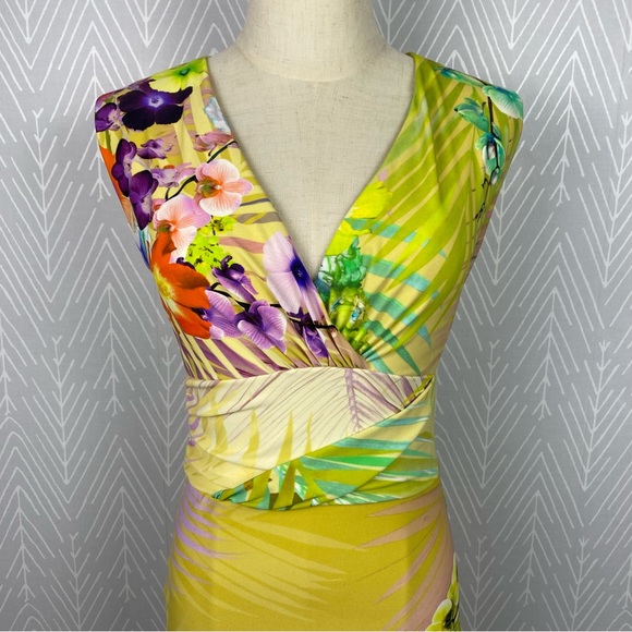 FUZZI Yellow Floral Graphic V Neck Sleeveless Sheath Knee Midi Dress - Picture 6 of 11